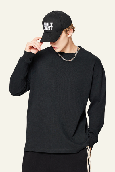 Men's 350 Heavyweight Cotton Long-sleeve T-shirt.