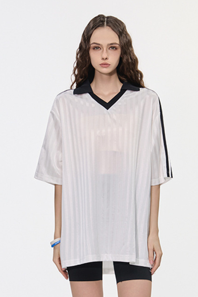 Color-blocked collegiate style V-neck short-sleeved top
