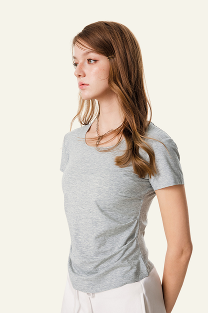 Women's  straight shoulder short-sleeved T-shirt.