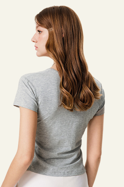 Women's  straight shoulder short-sleeved T-shirt.