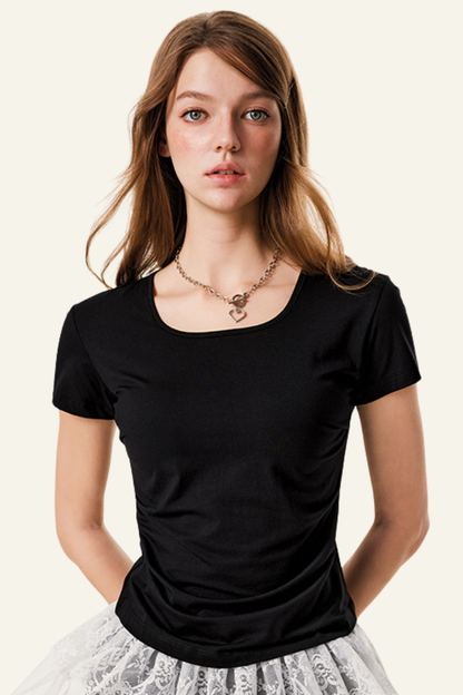 Women's  straight shoulder short-sleeved T-shirt.